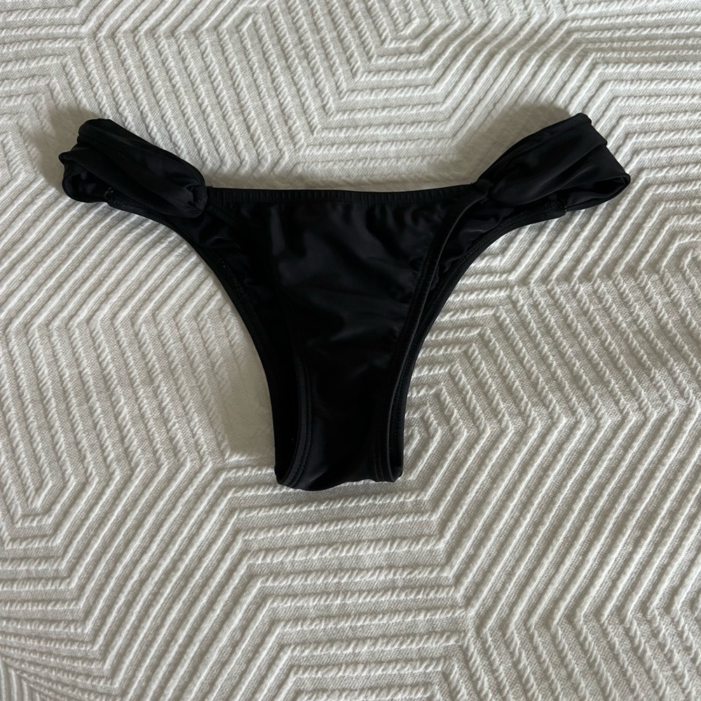 VIX Cheeky Bottom. Black. Size medium.
